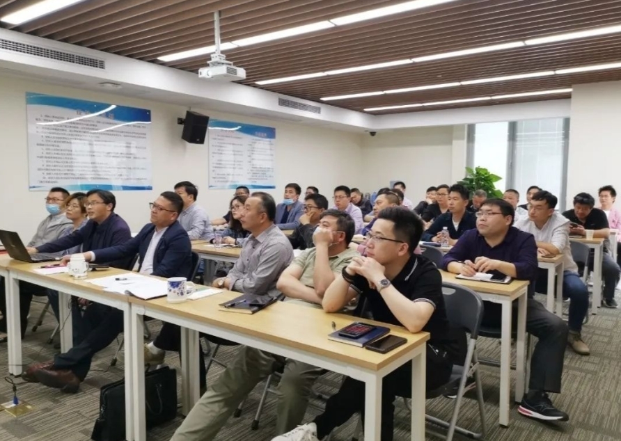 我司組織員工開展《房建和市政基礎(chǔ)建設(shè)項(xiàng)目全過程工程咨詢服務(wù)標(biāo)準(zhǔn)（征求意見稿）》學(xué)習(xí)及探討會議