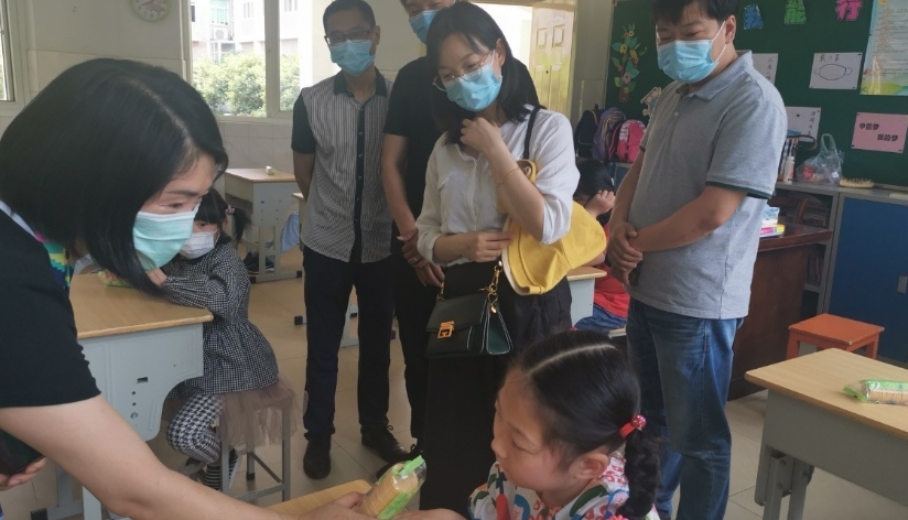 六一獻(xiàn)愛心——春為人走進(jìn)特殊學(xué)校