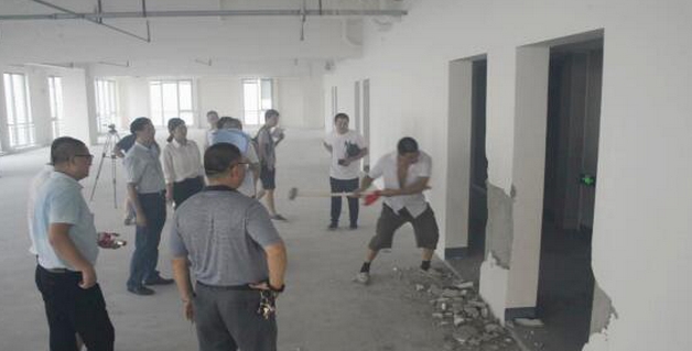 《2017年7月26日上午9點(diǎn)18分新辦公室裝修開工大吉》